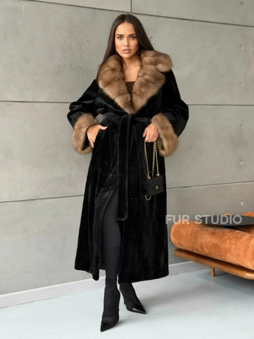 Шуба из чёрной стриженой норки, воротник и манжеты из куницы