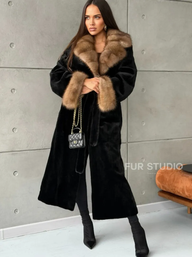Шуба из чёрной стриженой норки, воротник и манжеты из куницы