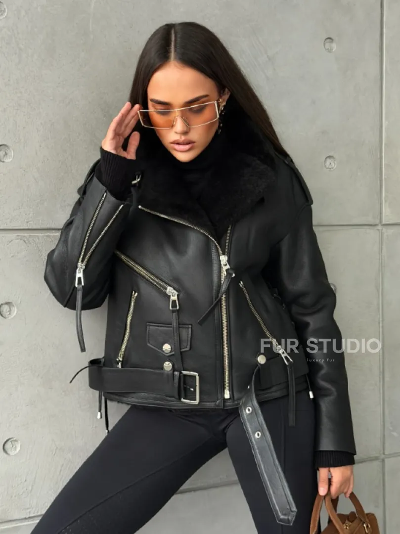 Черная короткая дубленка авиатор