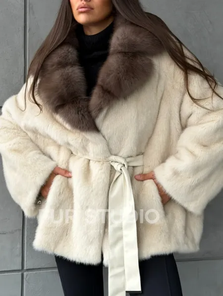 Светлая норковая шуба oversize - воротник куница - фото 1