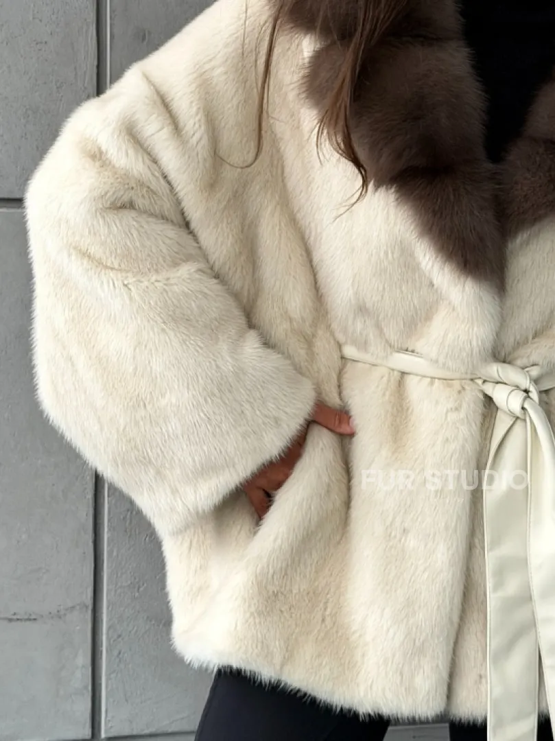 Светлая норковая шуба oversize - воротник куница