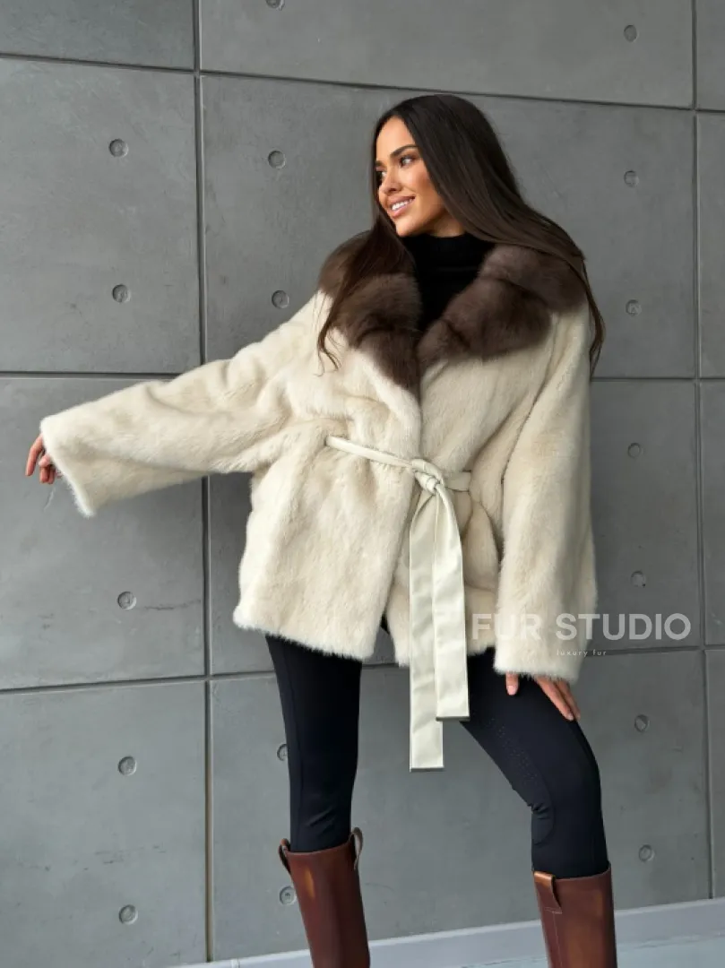 Светлая норковая шуба oversize - воротник куница