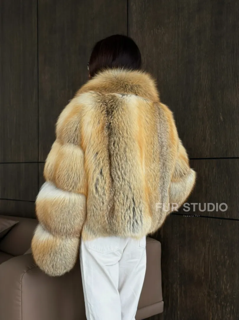 Полушубок-кроп с шалевым воротником из лисы