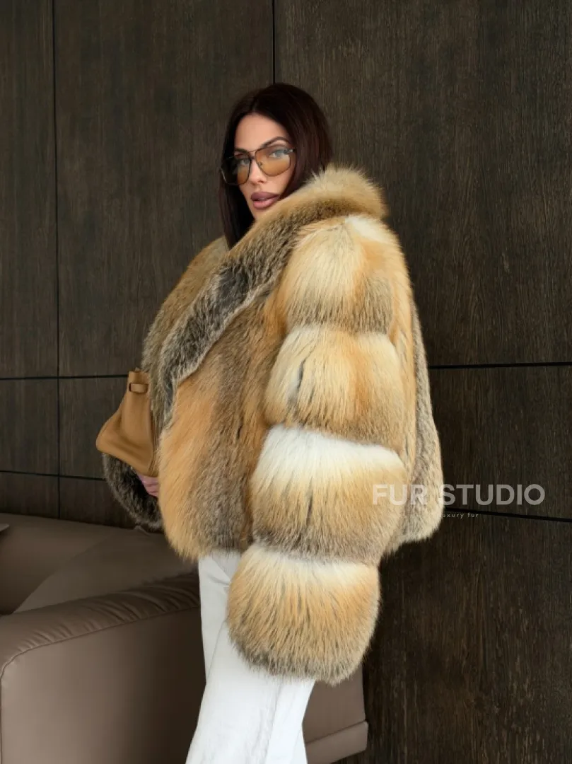 Полушубок-кроп с шалевым воротником из лисы