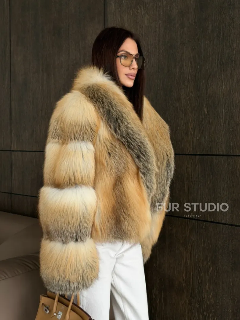 Полушубок-кроп с шалевым воротником из лисы