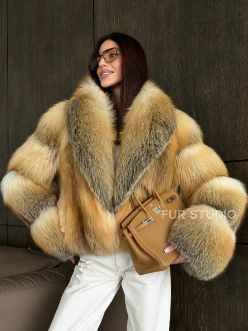 Полушубок-кроп с шалевым воротником из лисы