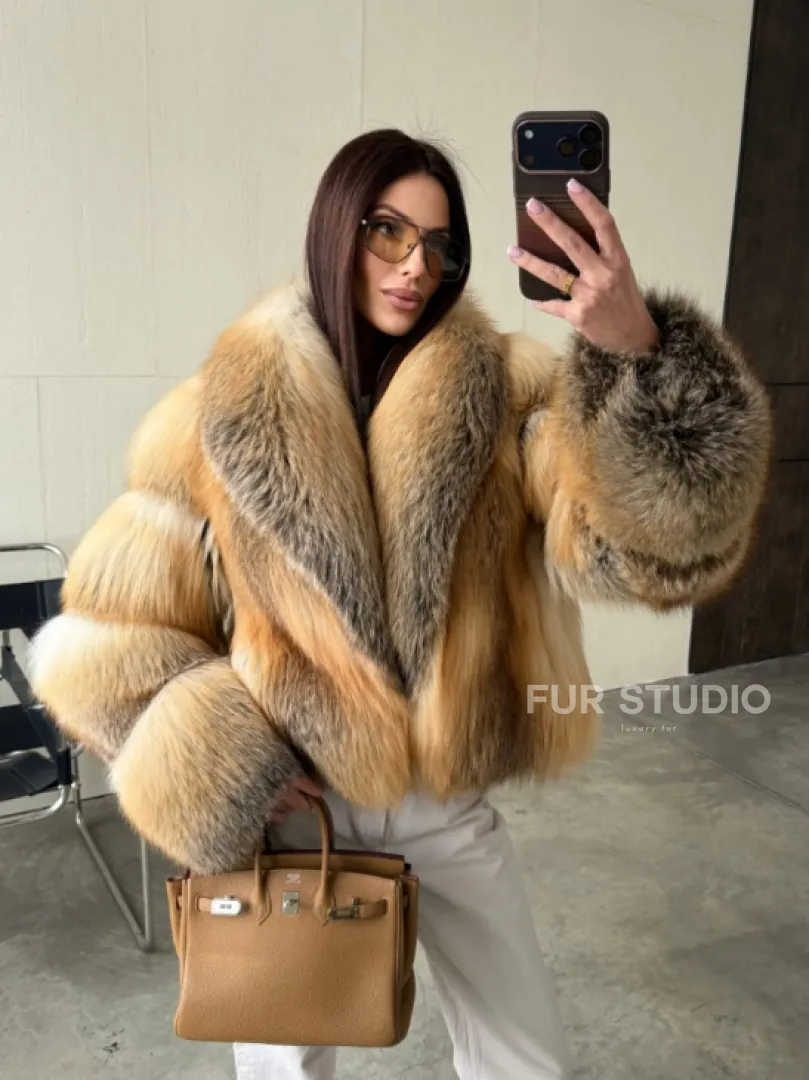 Полушубок-кроп с шалевым воротником из лисы