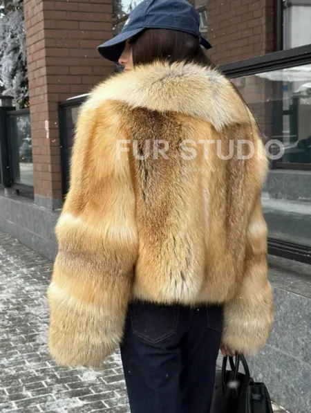 Полушубок-кроп с большим шалевым воротником из меха лисы Golden Sunrise - фото 2