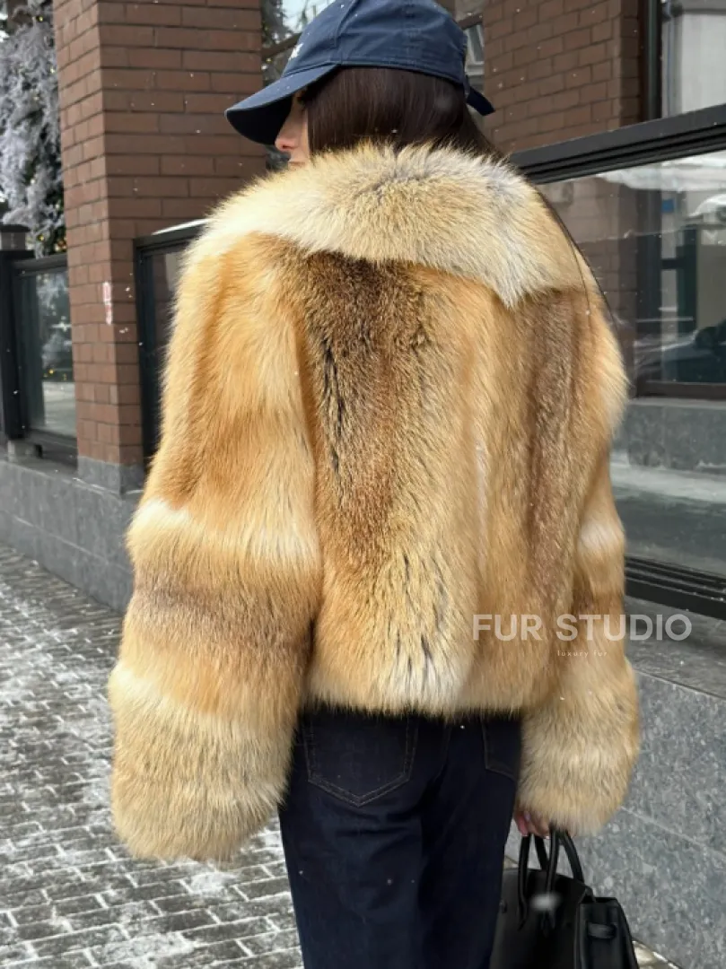 Полушубок-кроп с большим шалевым воротником из меха лисы Golden Sunrise