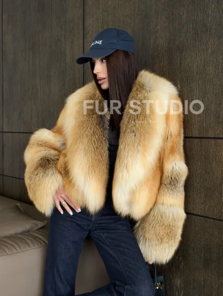 Полушубок-кроп с большим шалевым воротником из меха лисы Golden Sunrise - фото 20