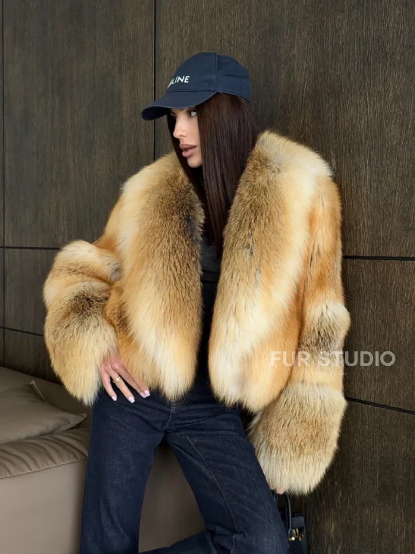 Полушубок-кроп с большим шалевым воротником из меха лисы Golden Sunrise