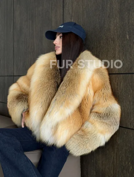 Полушубок-кроп с большим шалевым воротником из меха лисы Golden Sunrise - фото 23