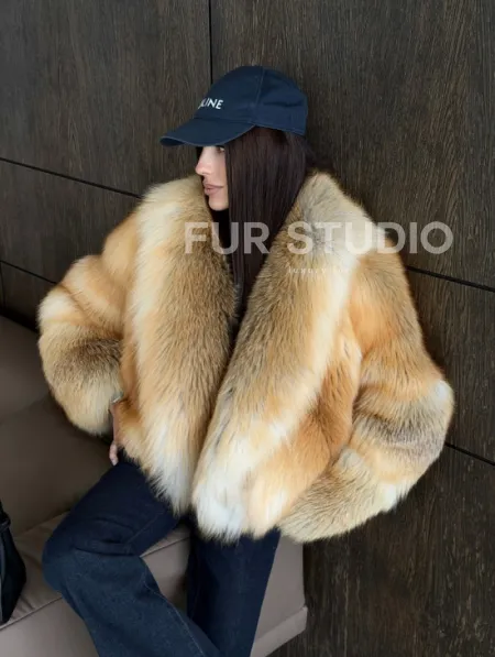 Полушубок-кроп с большим шалевым воротником из меха лисы Golden Sunrise - фото 17