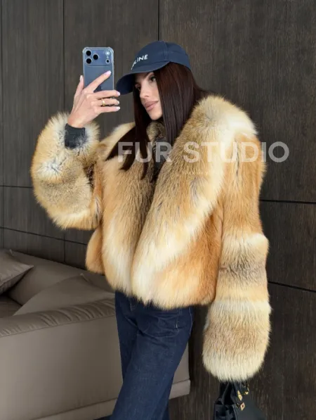Полушубок-кроп с большим шалевым воротником из меха лисы Golden Sunrise - фото 19