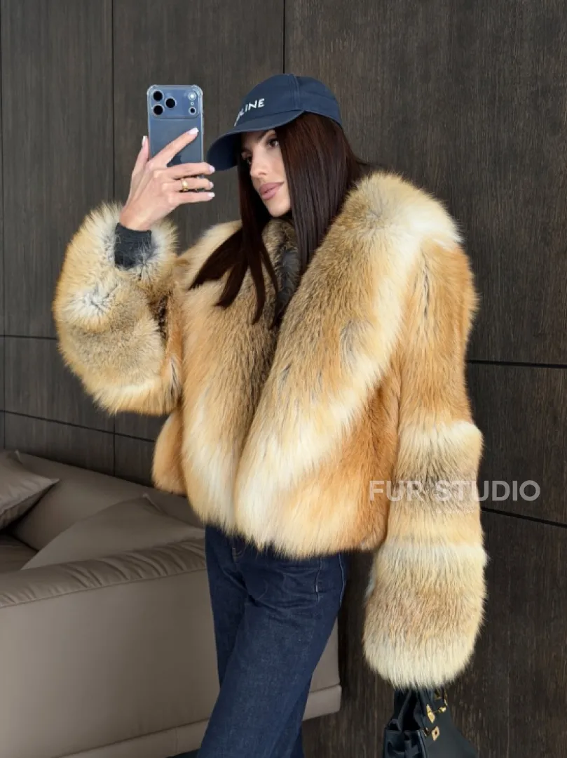 Полушубок-кроп с большим шалевым воротником из меха лисы Golden Sunrise - фото 19