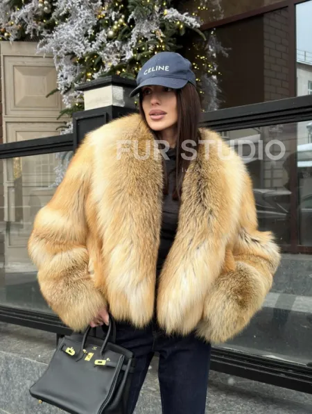 Полушубок-кроп с большим шалевым воротником из меха лисы Golden Sunrise - фото 14
