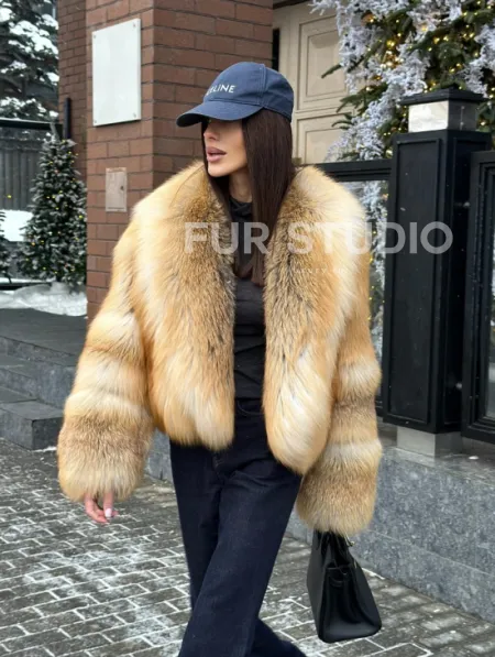 Полушубок-кроп с большим шалевым воротником из меха лисы Golden Sunrise - фото 12