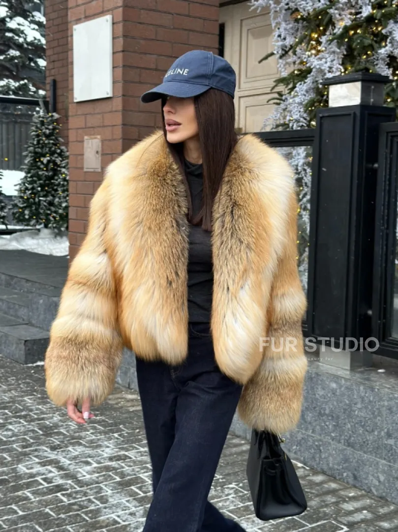 Полушубок-кроп с большим шалевым воротником из меха лисы Golden Sunrise - фото 12