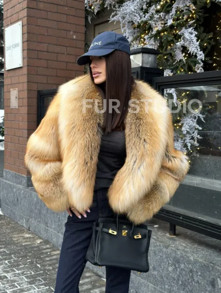 Полушубок-кроп с большим шалевым воротником из меха лисы Golden Sunrise - фото 13