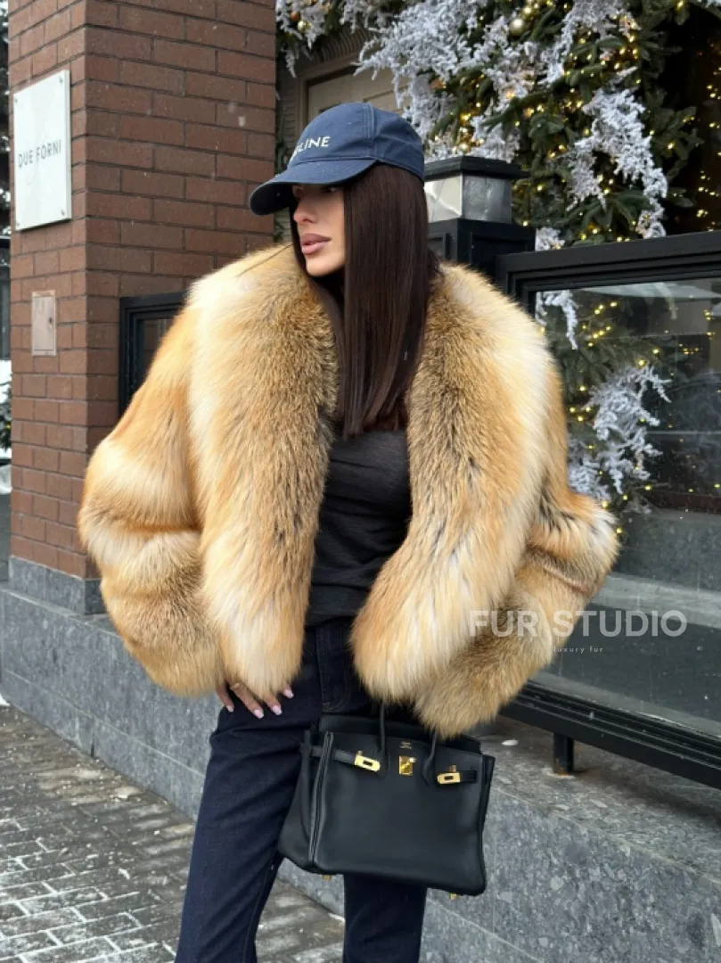 Полушубок-кроп с большим шалевым воротником из меха лисы Golden Sunrise - фото 13