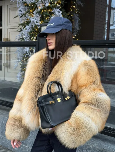 Полушубок-кроп с большим шалевым воротником из меха лисы Golden Sunrise - фото 11
