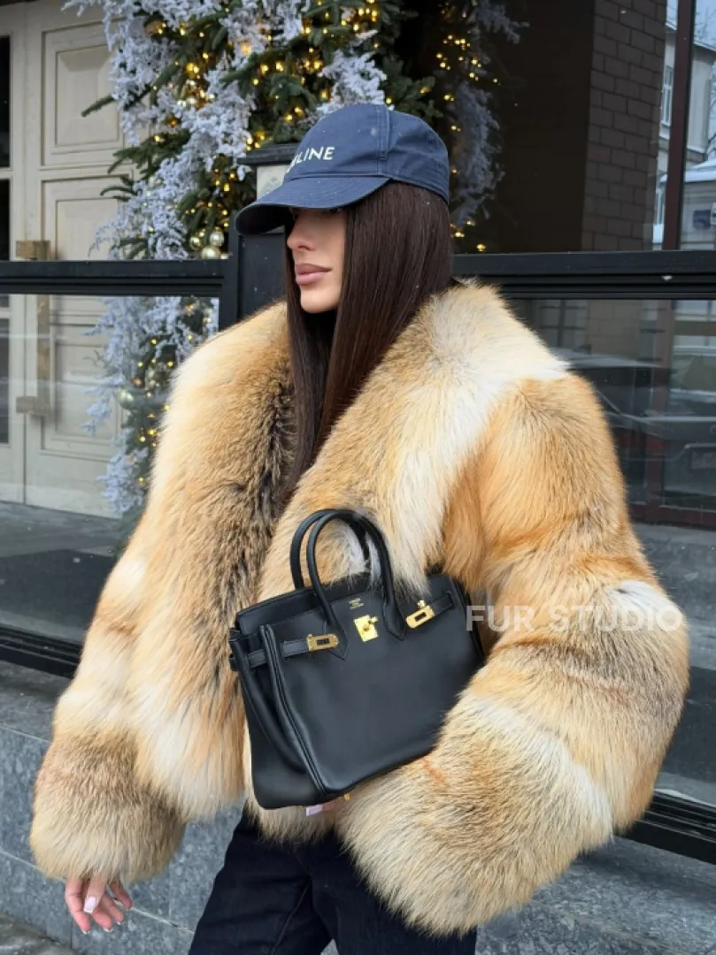 Полушубок-кроп с большим шалевым воротником из меха лисы Golden Sunrise - фото 11