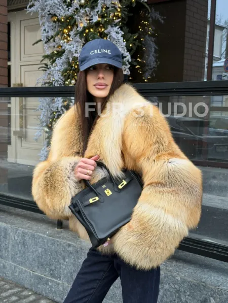 Полушубок-кроп с большим шалевым воротником из меха лисы Golden Sunrise - фото 15