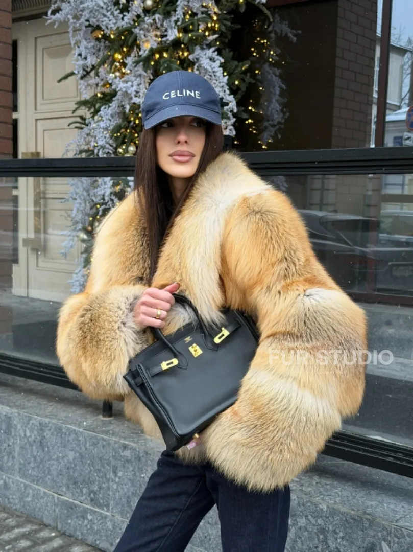 Полушубок-кроп с большим шалевым воротником из меха лисы Golden Sunrise