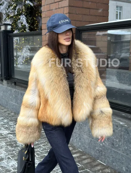 Полушубок-кроп с большим шалевым воротником из меха лисы Golden Sunrise - фото 10