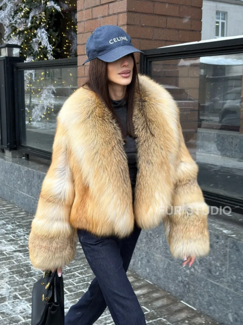 Полушубок-кроп с большим шалевым воротником из меха лисы Golden Sunrise - фото 10