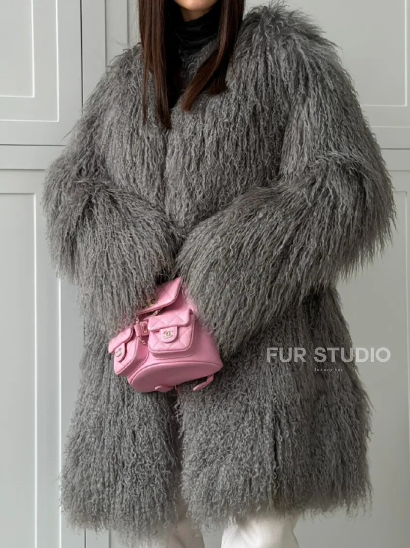 Удлиненная серая шуба из ламы