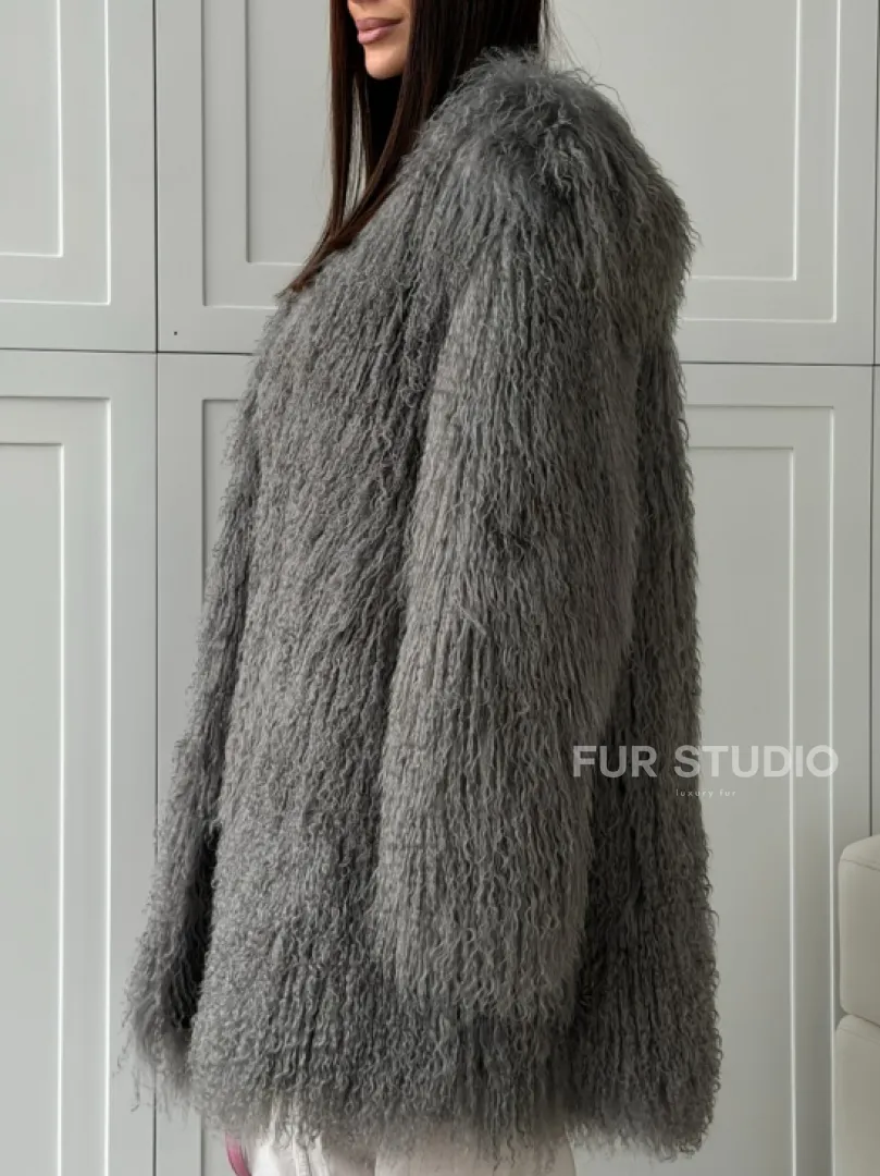 Удлиненная серая шуба из ламы - фото 3