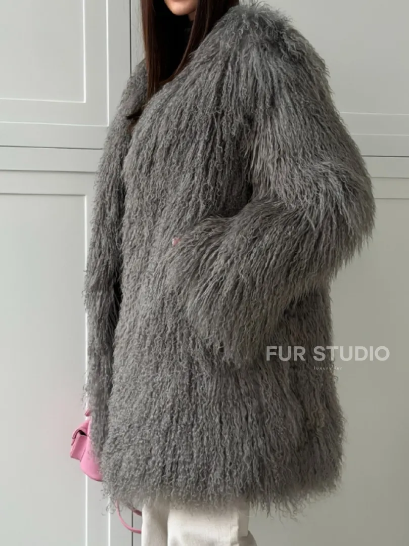 Удлиненная серая шуба из ламы - фото 4