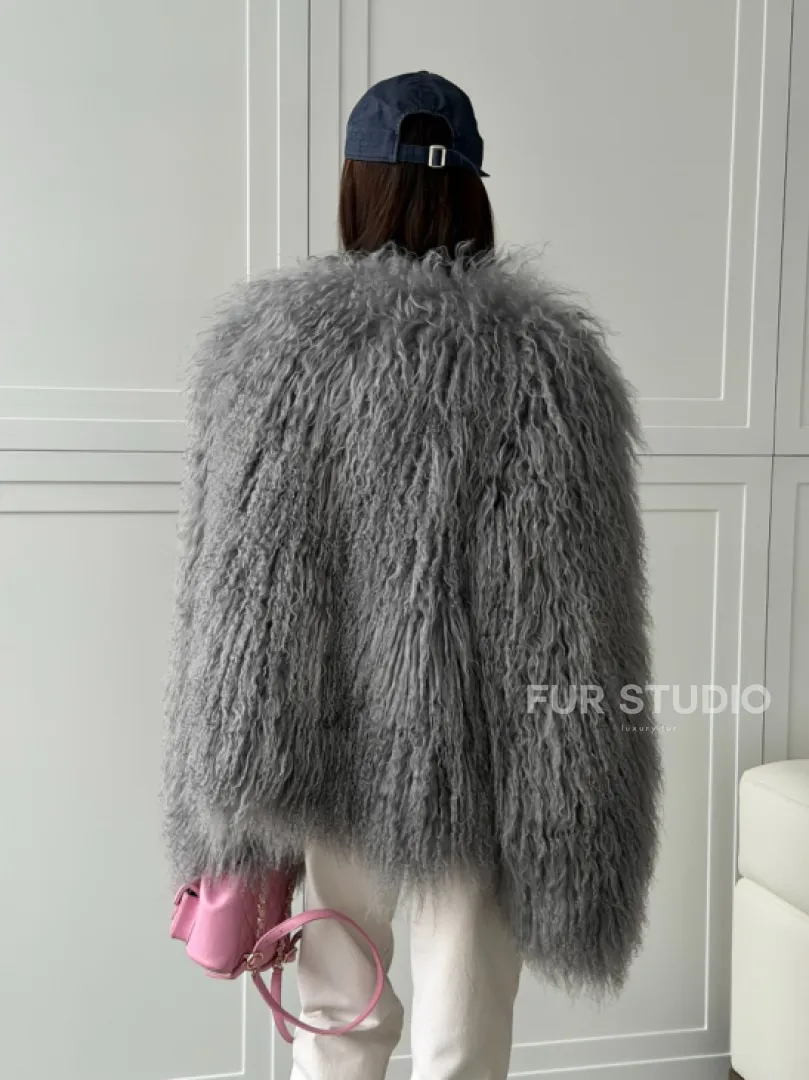 Серая шуба из натурального меха ламы