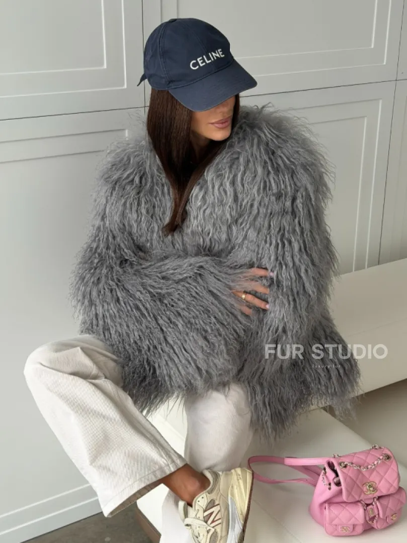 Серая шуба из натурального меха ламы