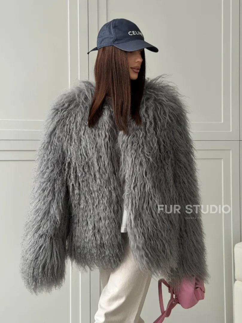 Серая шуба из натурального меха ламы