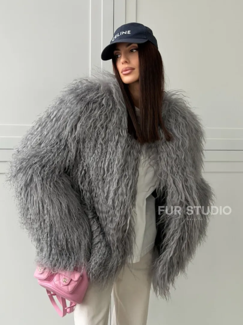 Серая шуба из натурального меха ламы - фото 12