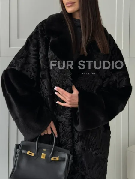 Черная шуба из каракуля с норкой - фото 2
