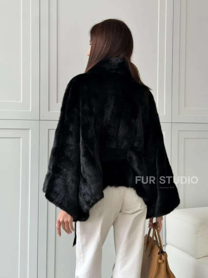 Черная норка летучая мышь - английский воротник