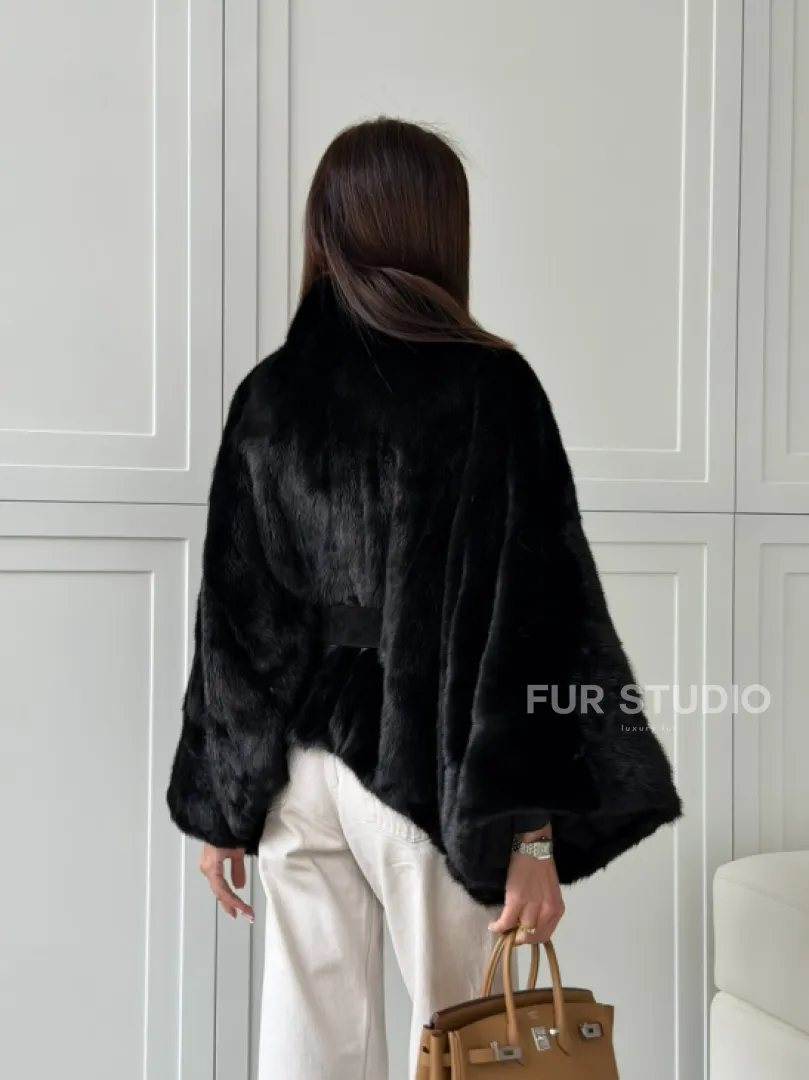 Черная норка летучая мышь - английский воротник