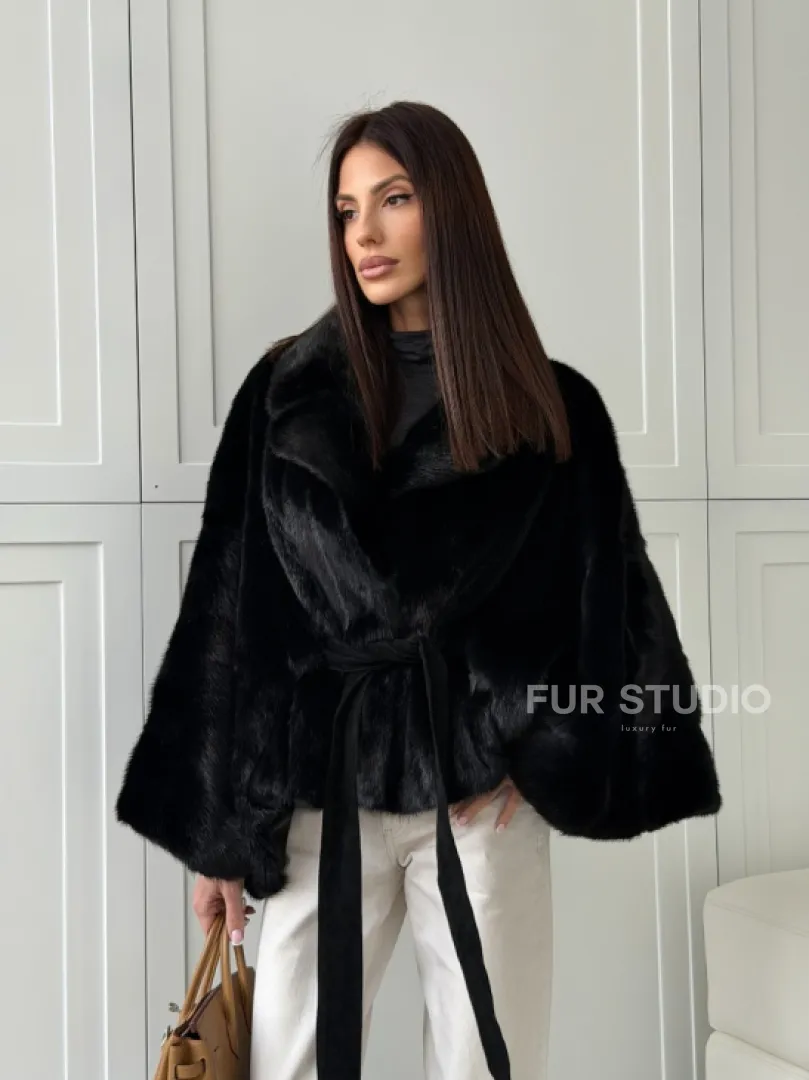 Черная норка летучая мышь - английский воротник