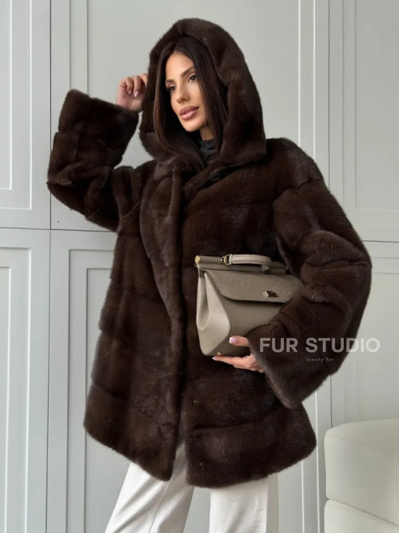 Норковая шуба в стиле «рубашка» с капюшоном