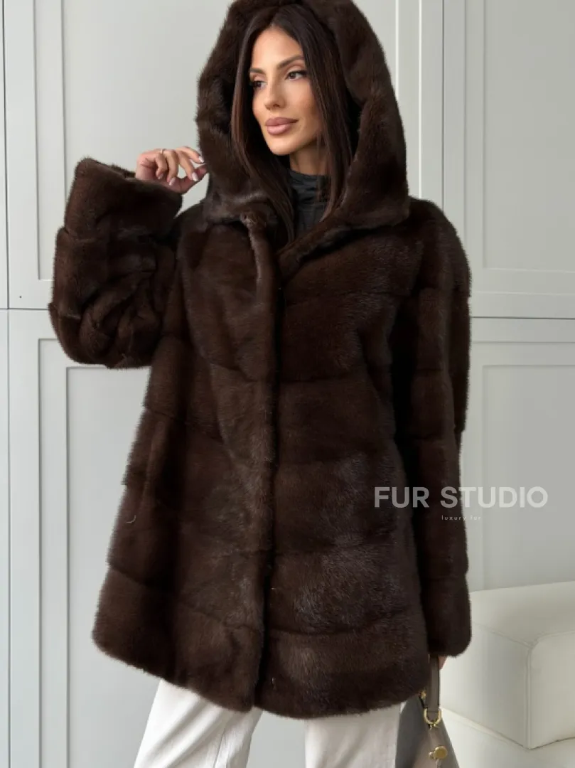 Норковая шуба в стиле «рубашка» с капюшоном