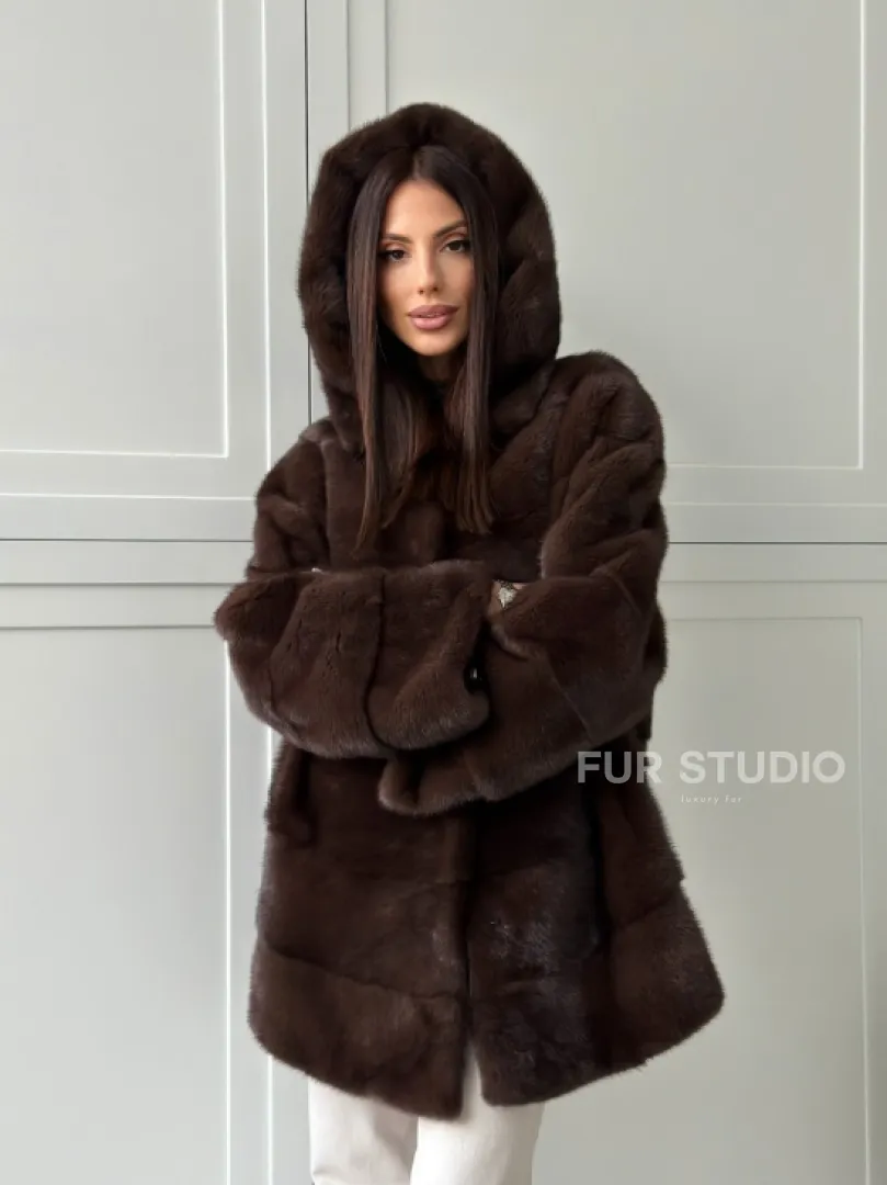 Норковая шуба в стиле «рубашка» с капюшоном