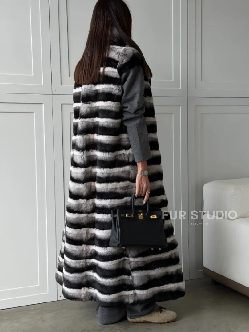 Меховой жилет из шиншиллового кролика - фото 4