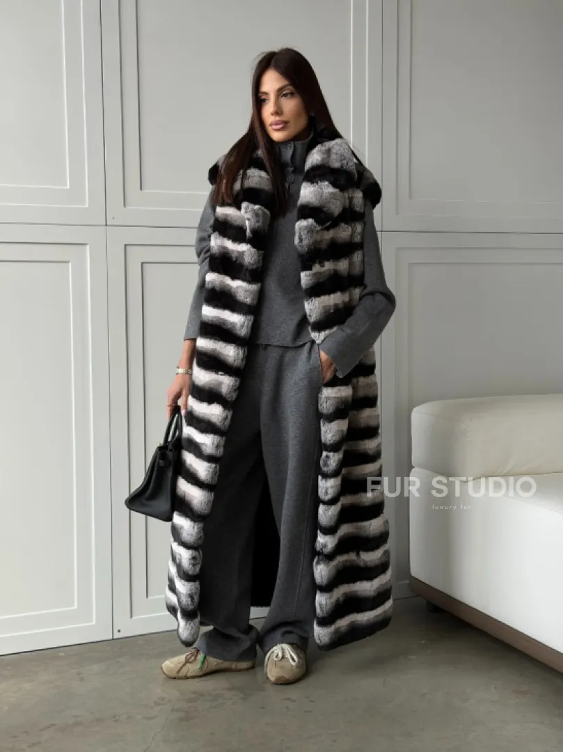 Меховой жилет из шиншиллового кролика - фото 13