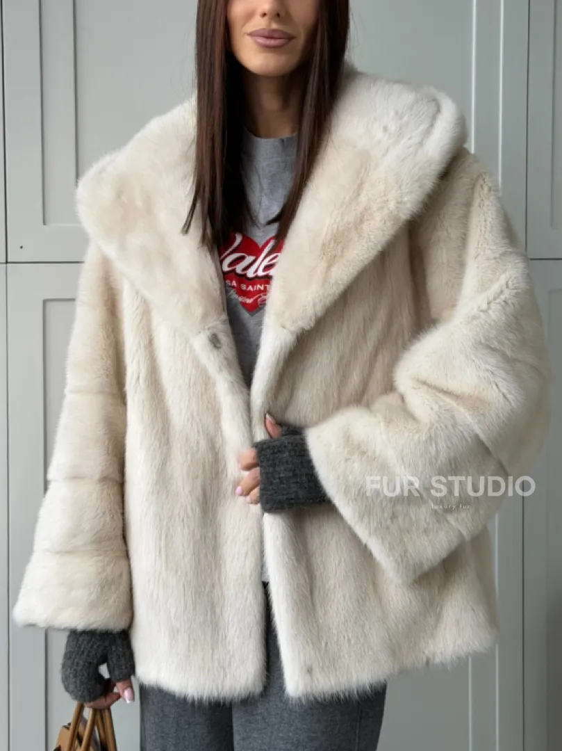 Норковый полушубок с капюшоном кобра