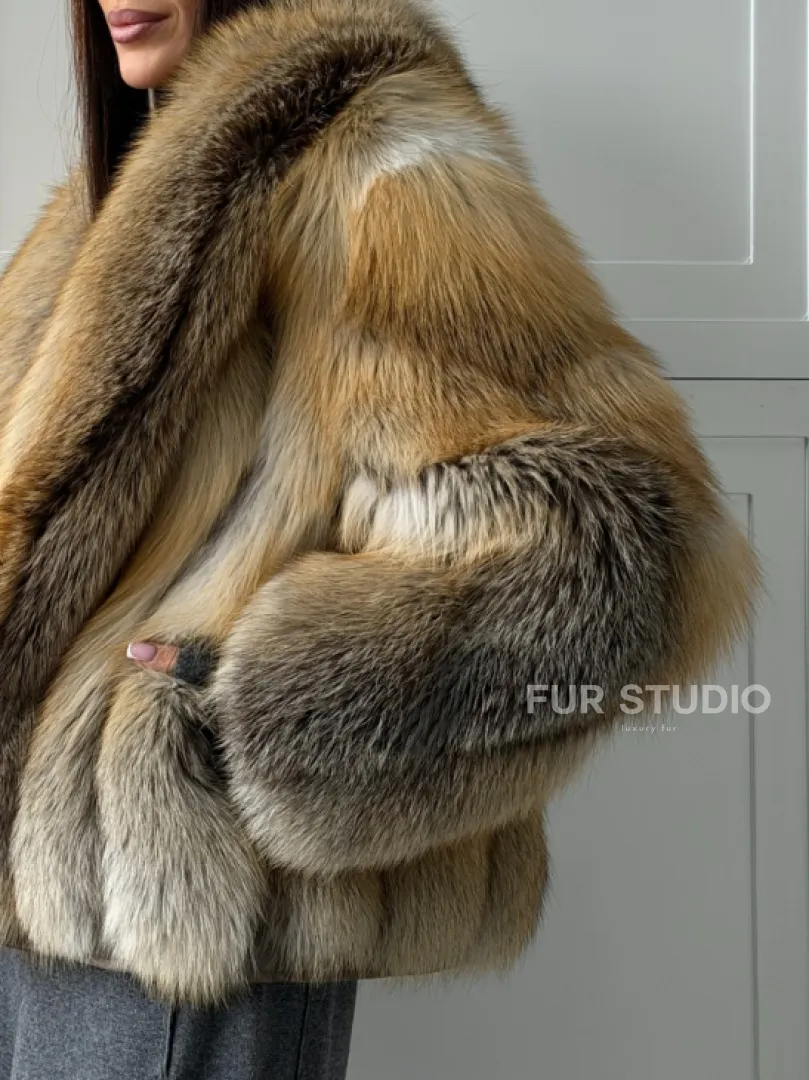 Женская шуба из лисьего меха Golden Edged Fox