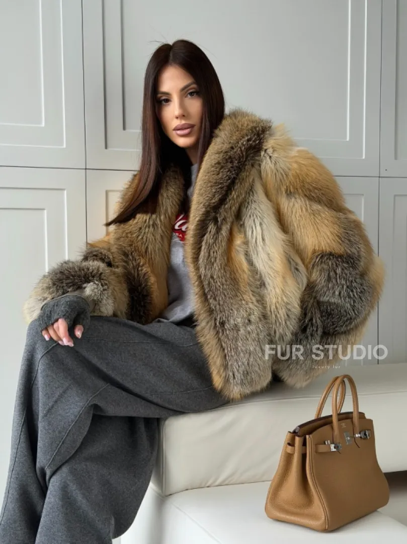 Женская шуба из лисьего меха Golden Edged Fox