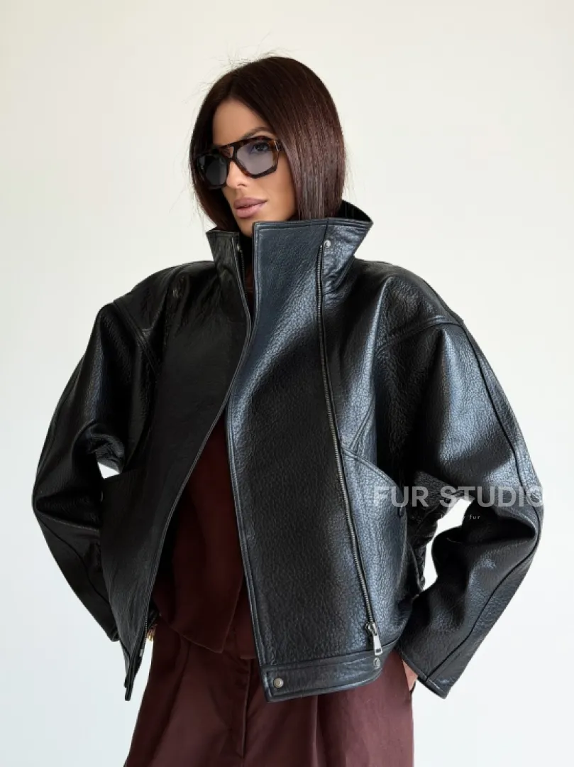 Черная женская кожаная куртка